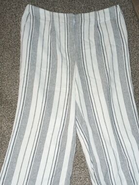 Calvin Klein White and Black Striped Cropped Pants